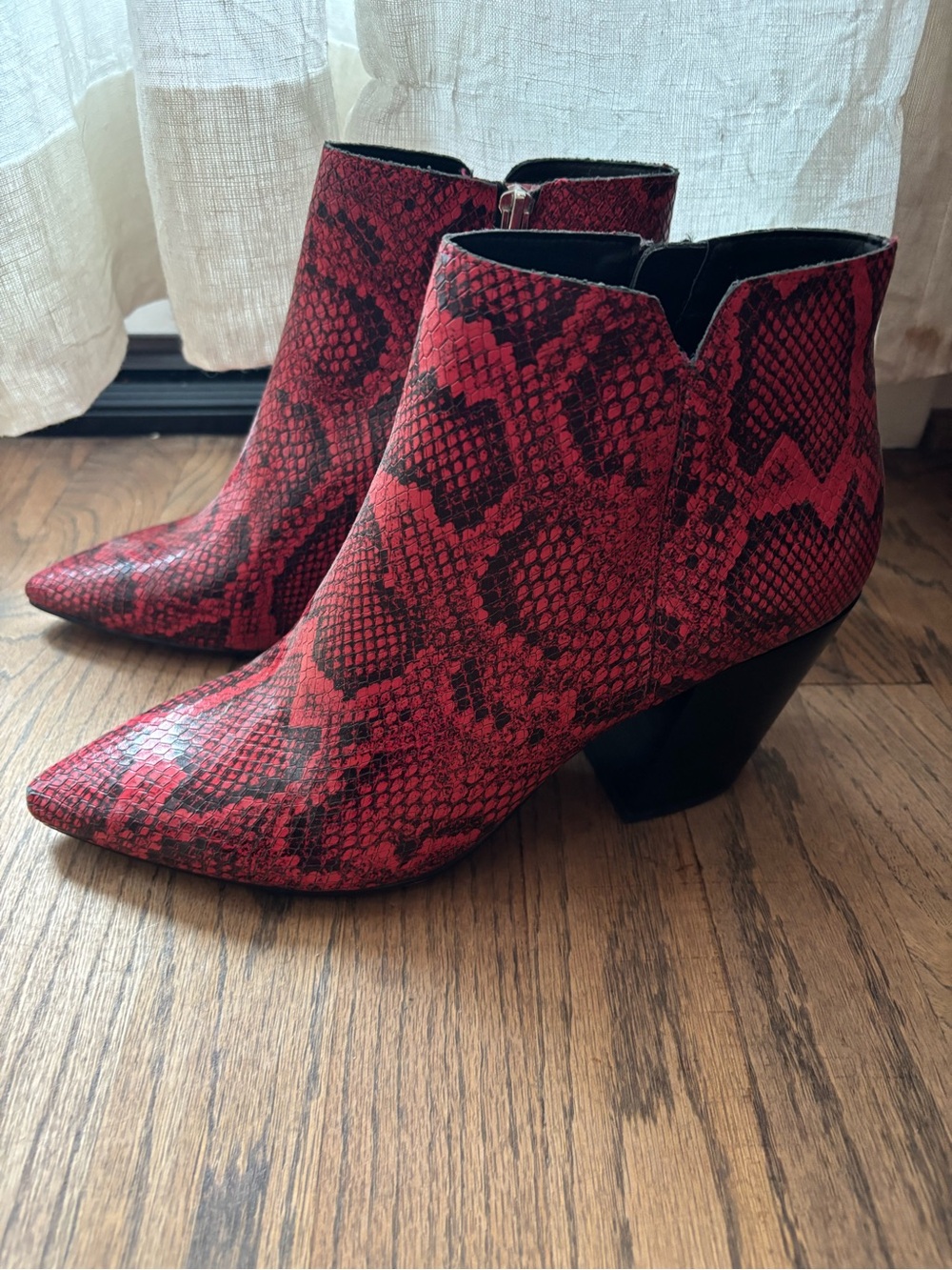 New Dolce Vita Red Snake-Print Pointed Ankle Boots - Picture 2 of 4